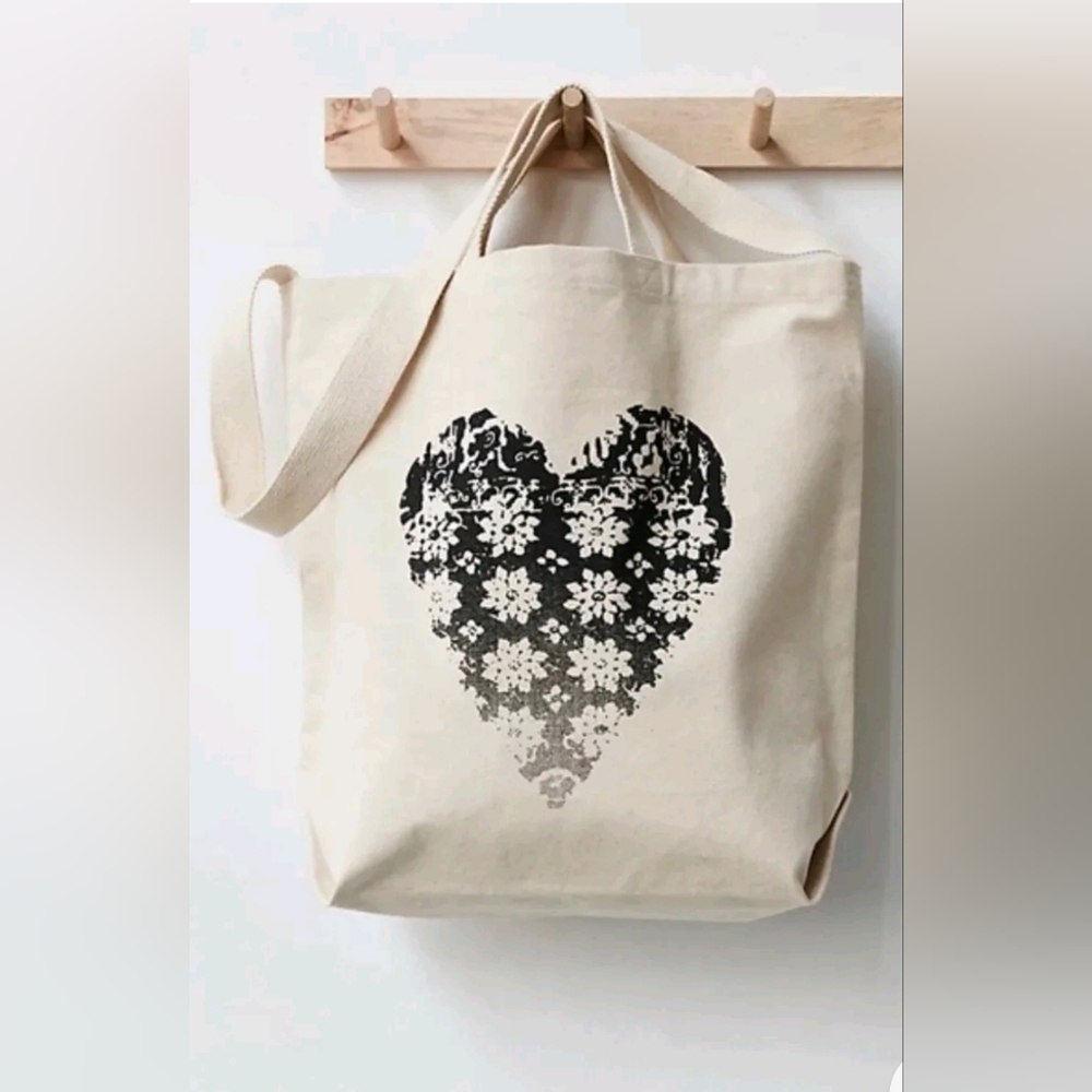 Free People Going Places Graphic Heart Canvas Tote NWOT - Picture 2 of 15